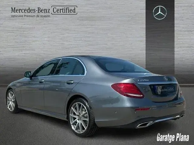Usado Mercedes E220 194 CV (142 kW) 2020 Gris selenita