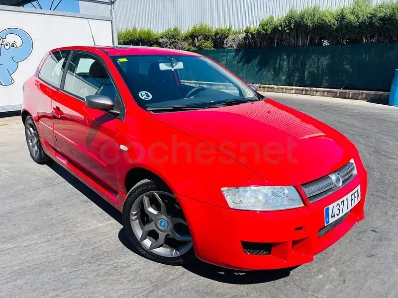 Usado Fiat Stilo 150 CV (110 kW) 2006 Rojo Berlina