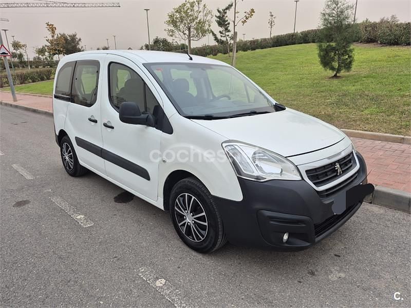 Blanco Usado 2016 Peugeot Partner Tepee Active Monovolumen | 7500 € (Super precio) - Imagen 1/4