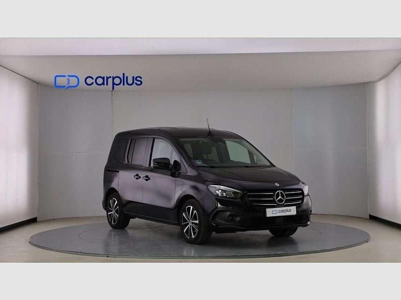 Usado Mercedes T180 116 CV (85 kW) 2024 Negro Monovolumen