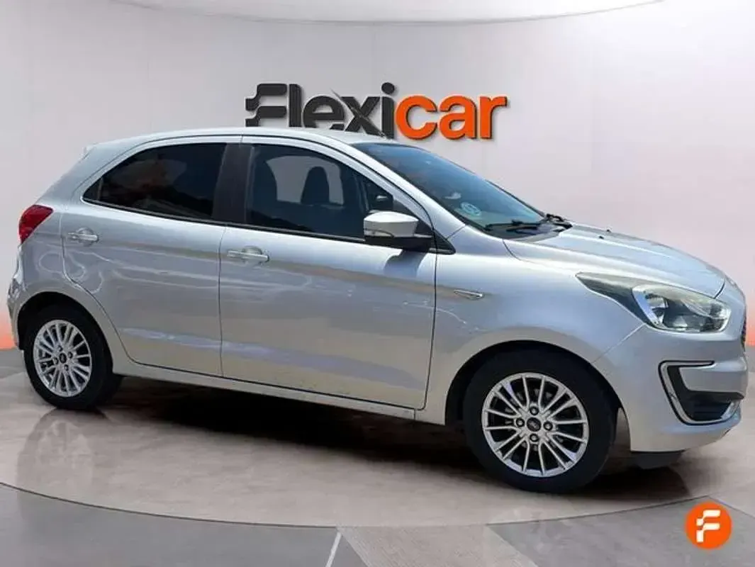 Usado Ford Ka Plus 71 CV (52 kW) 2019 Gris Utilitario