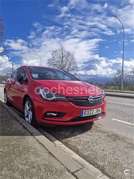 Usado Opel Astra Excellence 125 CV (91 kW) 2016 Rojo Berlina