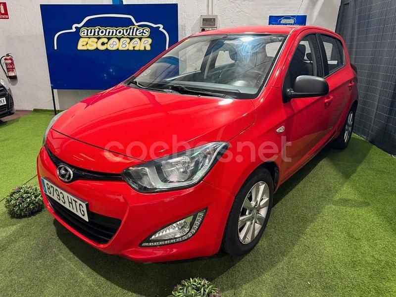 Rojo Usado 2013 Hyundai i20 Berlina | 4990 € (Precio justo) - Imagen 1/4