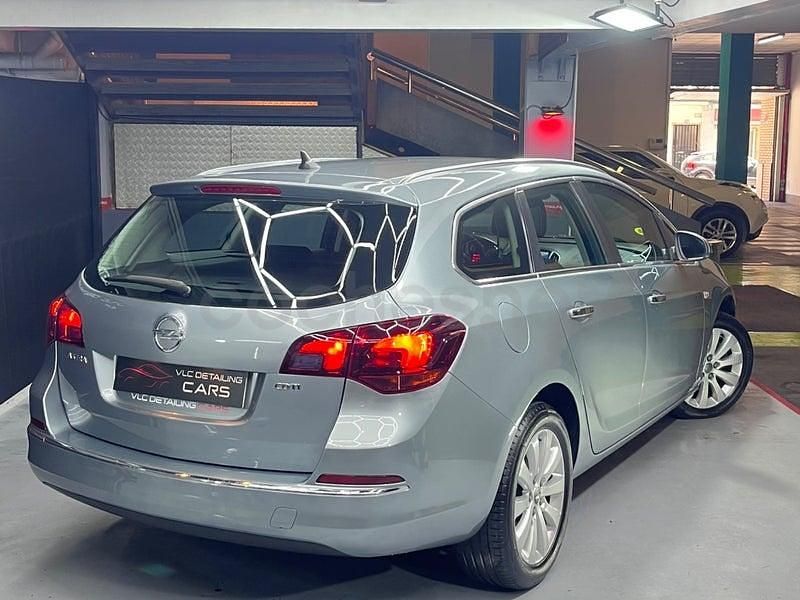 Usado Opel Astra Excellence 130 CV (95 kW) 2013 Gris / plata Familiar