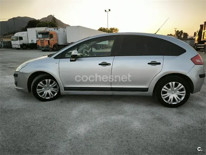 Usado Citroën C4 92 CV (67 kW) 2007 Blanco Berlina