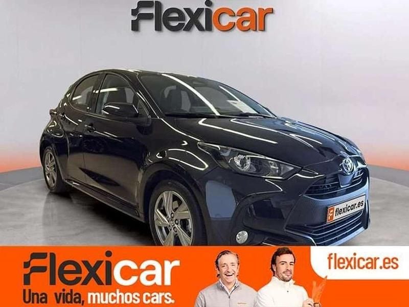 Negro Usado 2024 Toyota Yaris Hybrid Active Utilitario | 17.990 € (Buen precio) - Imagen 1/4