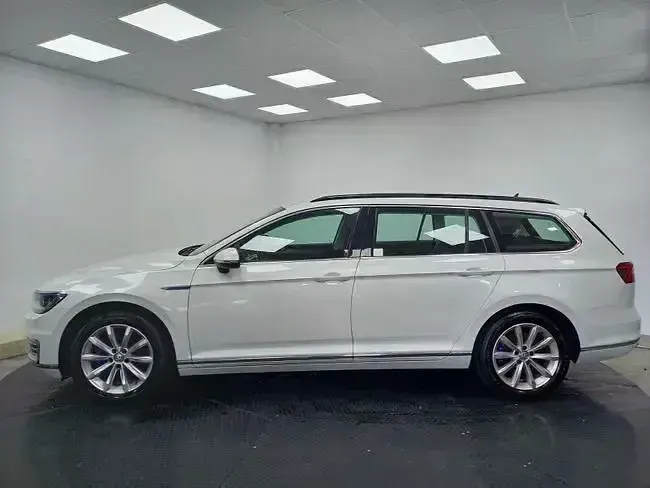 Begagnad VW Passat GTE 220 HK (161 kW) 2018 Vit Kombi