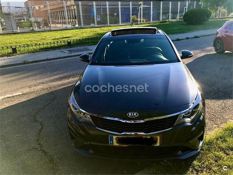 Usado Kia Optima GT-Line 136 CV (100 kW) 2019 Gris / plata Berlina
