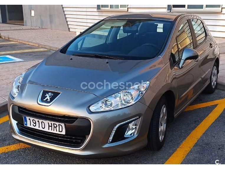 Gris / plata Usado 2013 Peugeot 308 Access Berlina | 6400 € (Buen precio) - Imagen 1/4