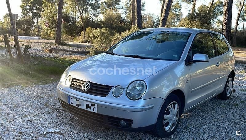 Usado VW Polo Match 65 CV (47 kW) 2002 Gris / plata Berlina