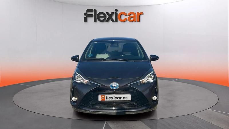Usado Toyota Yaris Hybrid 100 CV (73 kW) 2020 Gris Utilitario