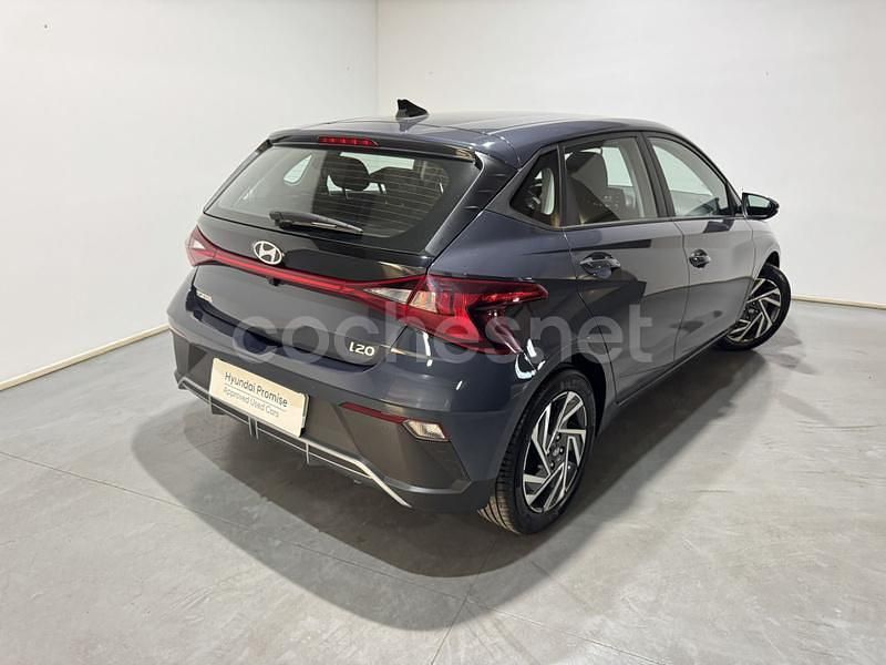 Usado Hyundai i20 84 CV (61 kW) 2024 Gris / plata Berlina