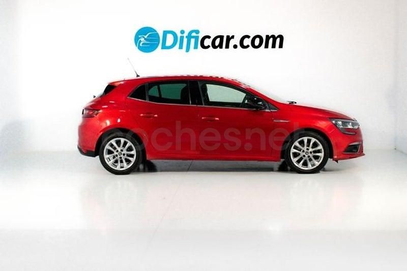 Usado Renault Mégane IV Zen 130 CV (95 kW) 2017 Rojo Berlina