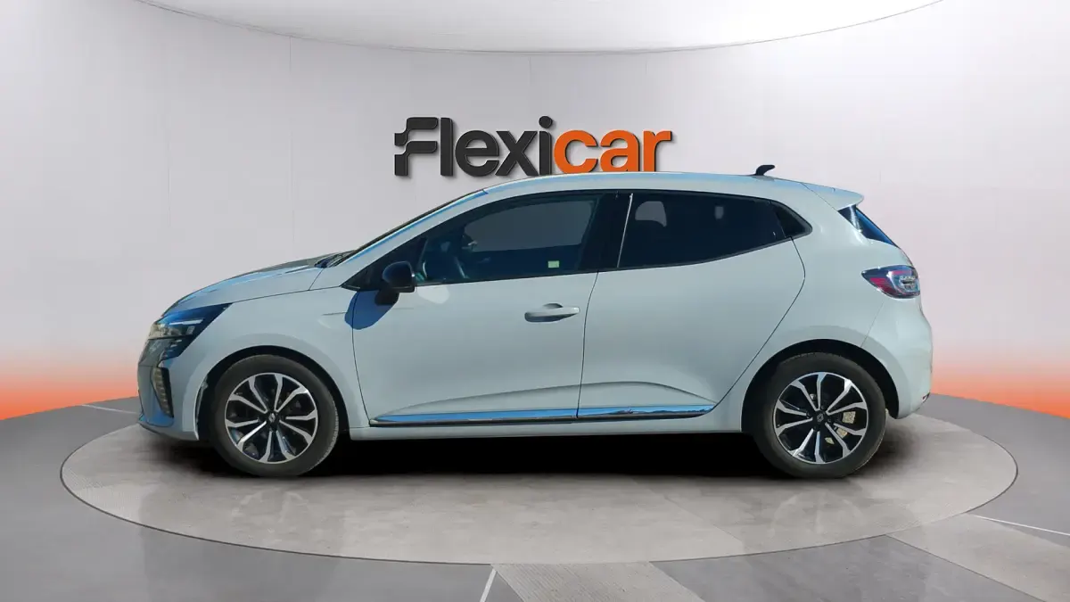 Usado Renault Clio V Techno 90 CV (66 kW) 2025 Gris Berlina