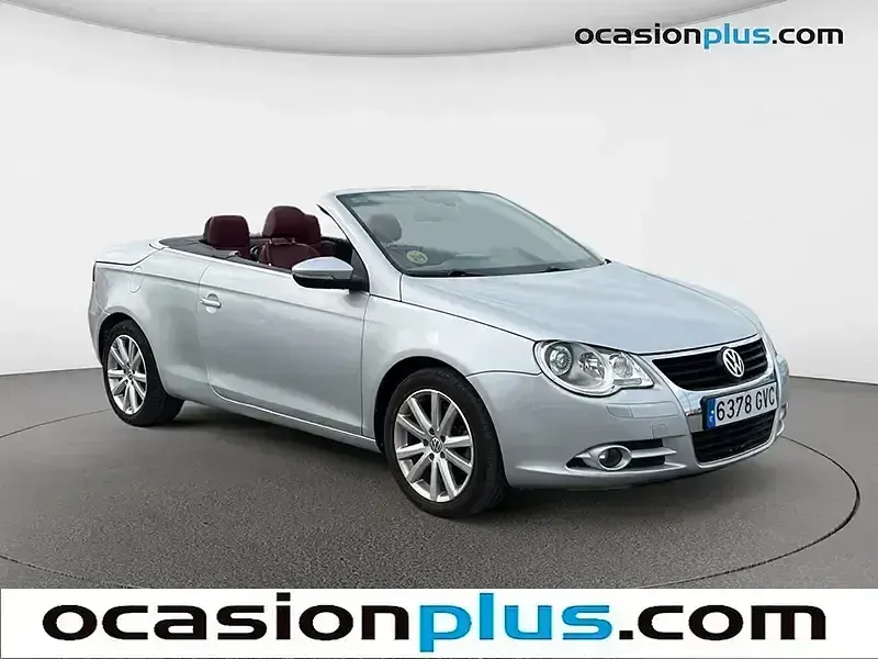 Usado VW Eos 140 CV (102 kW) 2010 Gris plata Descapotable