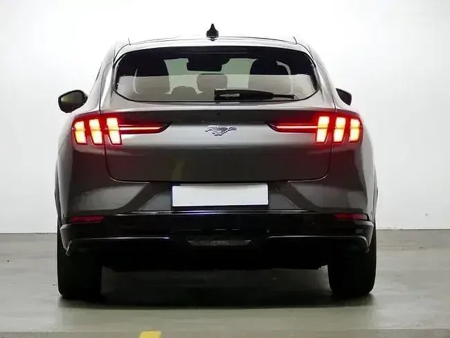 Usado Ford Mustang Mach-E Premium 216 kW (294 CV) 2023 Gris SUV