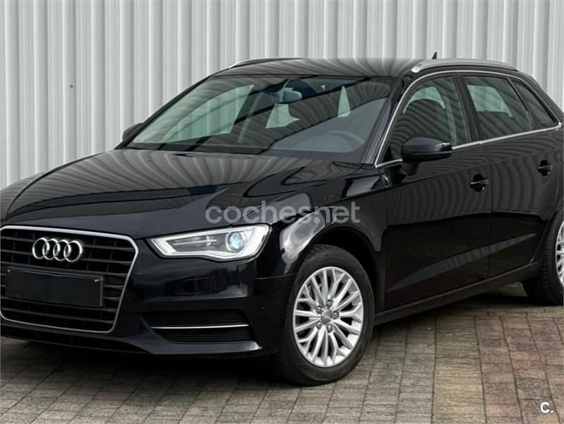 Negro Usado 2013 Audi A3 Attraction Berlina | 14.900 € - Imagen 1/4