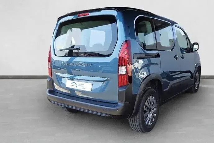 Usado Peugeot Rifter Allure 100 CV (73 kW) 2025 Monovolumen