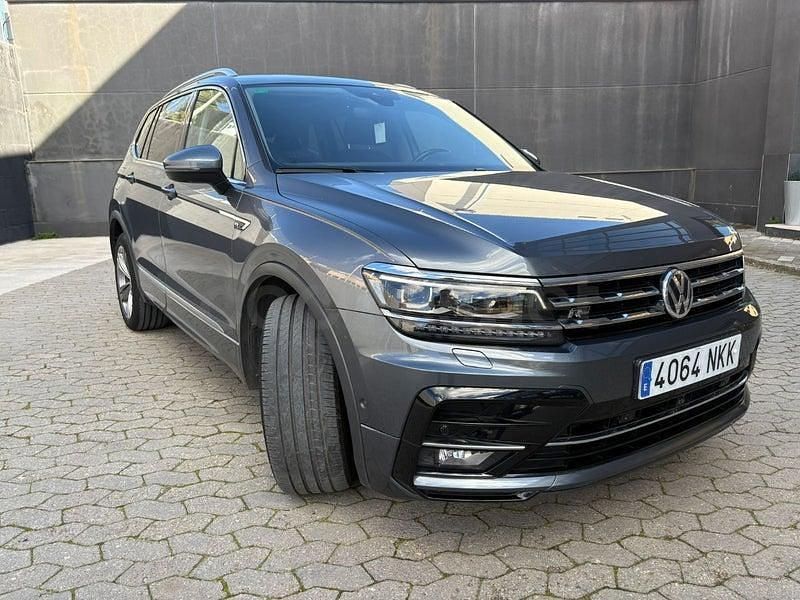 Usado VW Tiguan Allspace Sportline 150 CV (110 kW) 2020 Gris / plata SUV