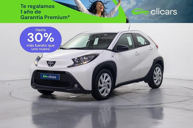 Usado Toyota Aygo X Play 72 CV (52 kW) 2022 Blanco SUV