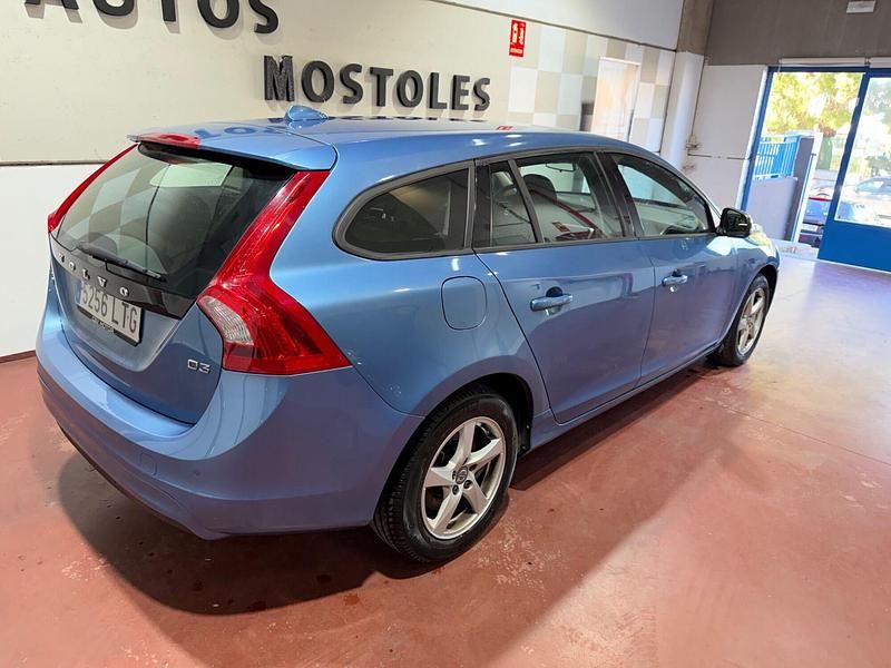 Usado Volvo V60 Kinetic 150 CV (110 kW) 2016 Azul Familiar
