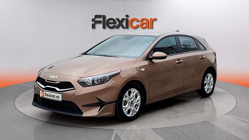 Usado Kia Ceed 101 CV (74 kW) 2023 Marrón Utilitario