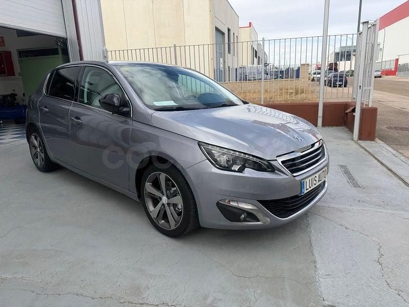 Usado Peugeot 308 Allure 120 CV (88 kW) 2016 Gris / plata Berlina