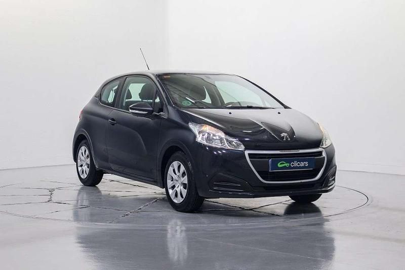 Usado Peugeot 208 Access 82 CV (60 kW) 2016 Negro Utilitario