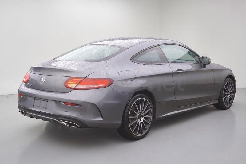 Usado Mercedes C300 245 CV (180 kW) 2018 Gris / plata Coupe