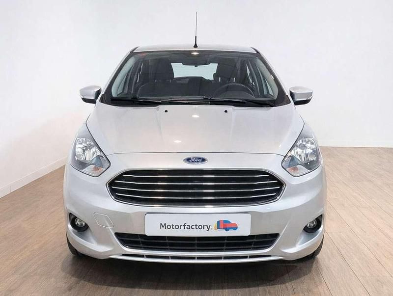 Usado Ford Ka Plus 70 CV (51 kW) 2016 Plateado Utilitario