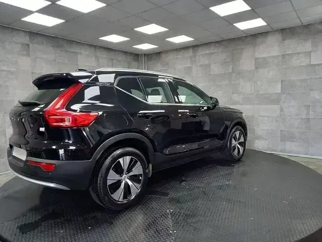 Usado Volvo XC40 Core 211 CV (155 kW) 2023 Negro SUV