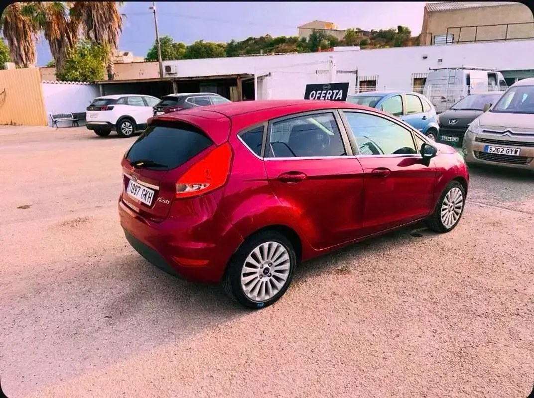 Usado Ford Fiesta Titanium 90 CV (66 kW) 2009 Rojo Utilitario