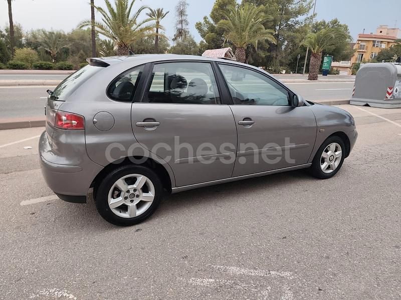 Gris / plata Usado 2003 Seat Ibiza Sport Berlina | 2350 € (Precio justo) - Imagen 1/4