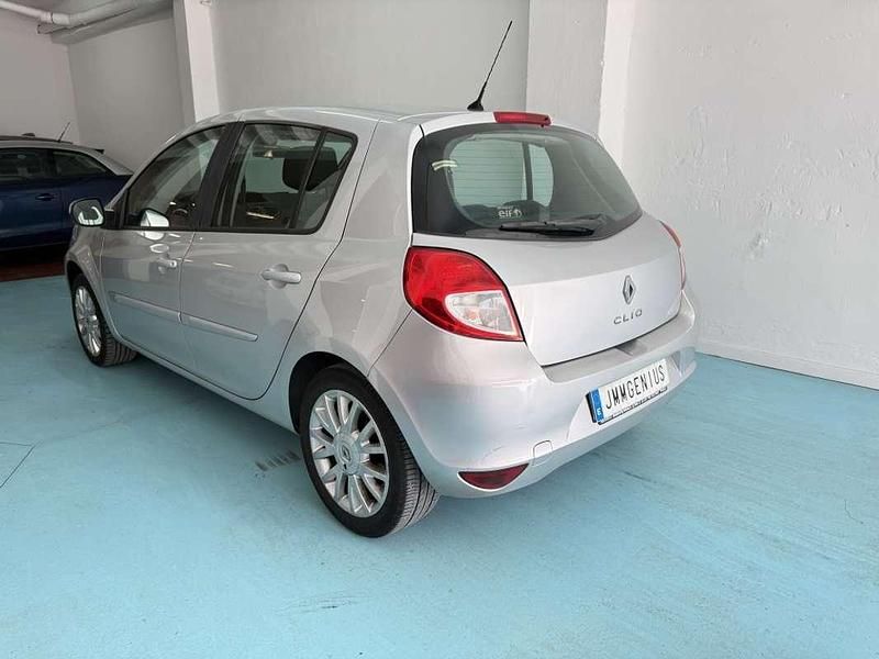 Usado Renault Clio II Exception 111 CV (81 kW) 2009 Plateado Utilitario