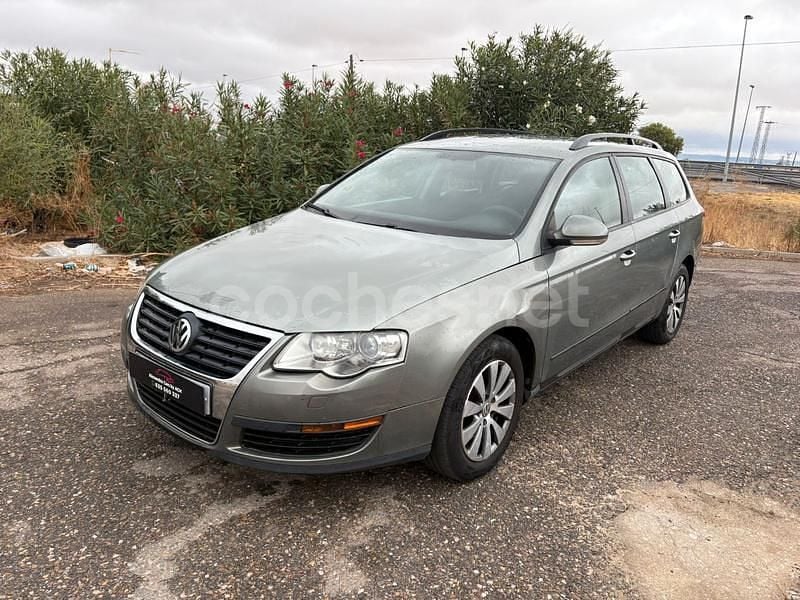 Usado VW Passat Advance 140 CV (102 kW) 2007 Gris / plata Familiar