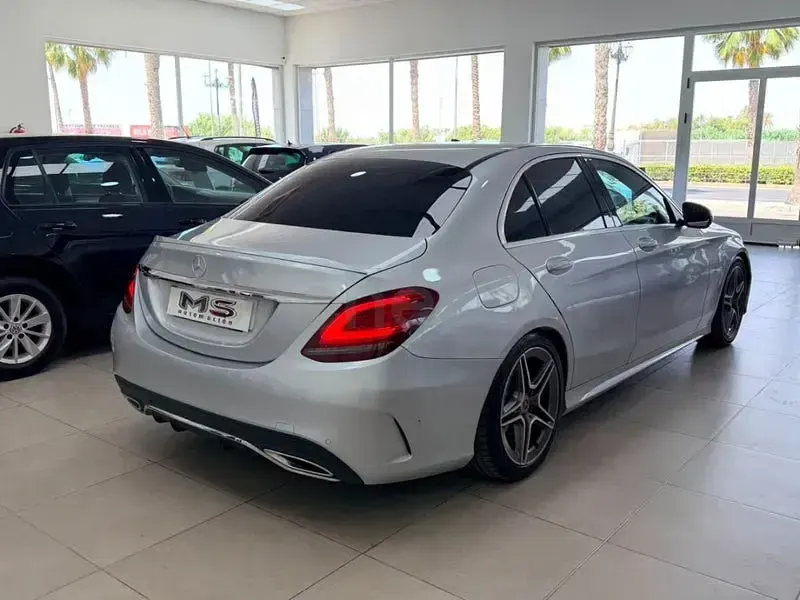 Usado Mercedes C300 245 CV (180 kW) 2019 Gris / plata Berlina