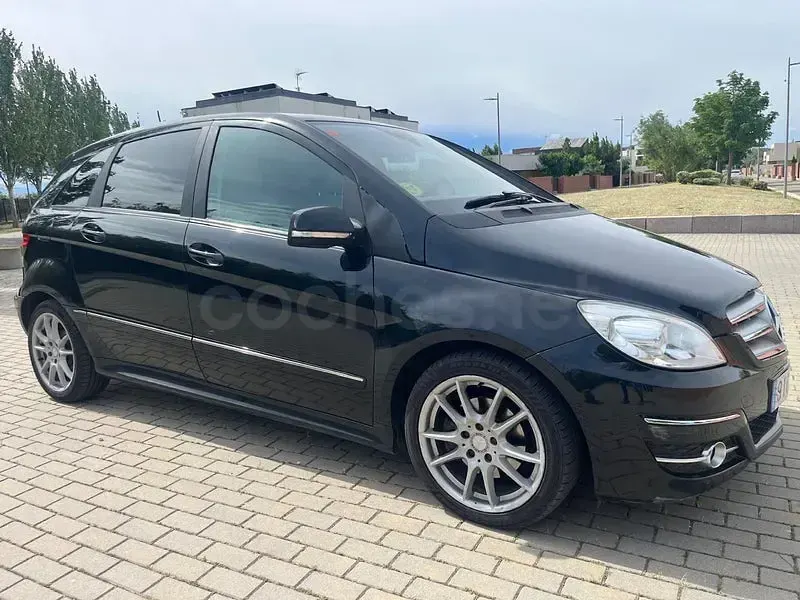 Usado Mercedes B180 109 CV (80 kW) 2011 Negro Monovolumen