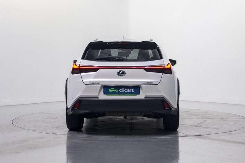 Usado Lexus UX 250h Executive Line 152 CV (111 kW) 2020 Blanco SUV