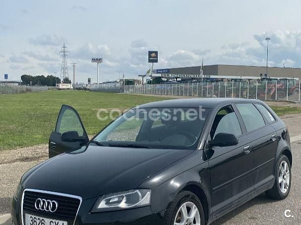 Usado Audi A3 Attraction 105 CV (77 kW) 2010 Negro Utilitario