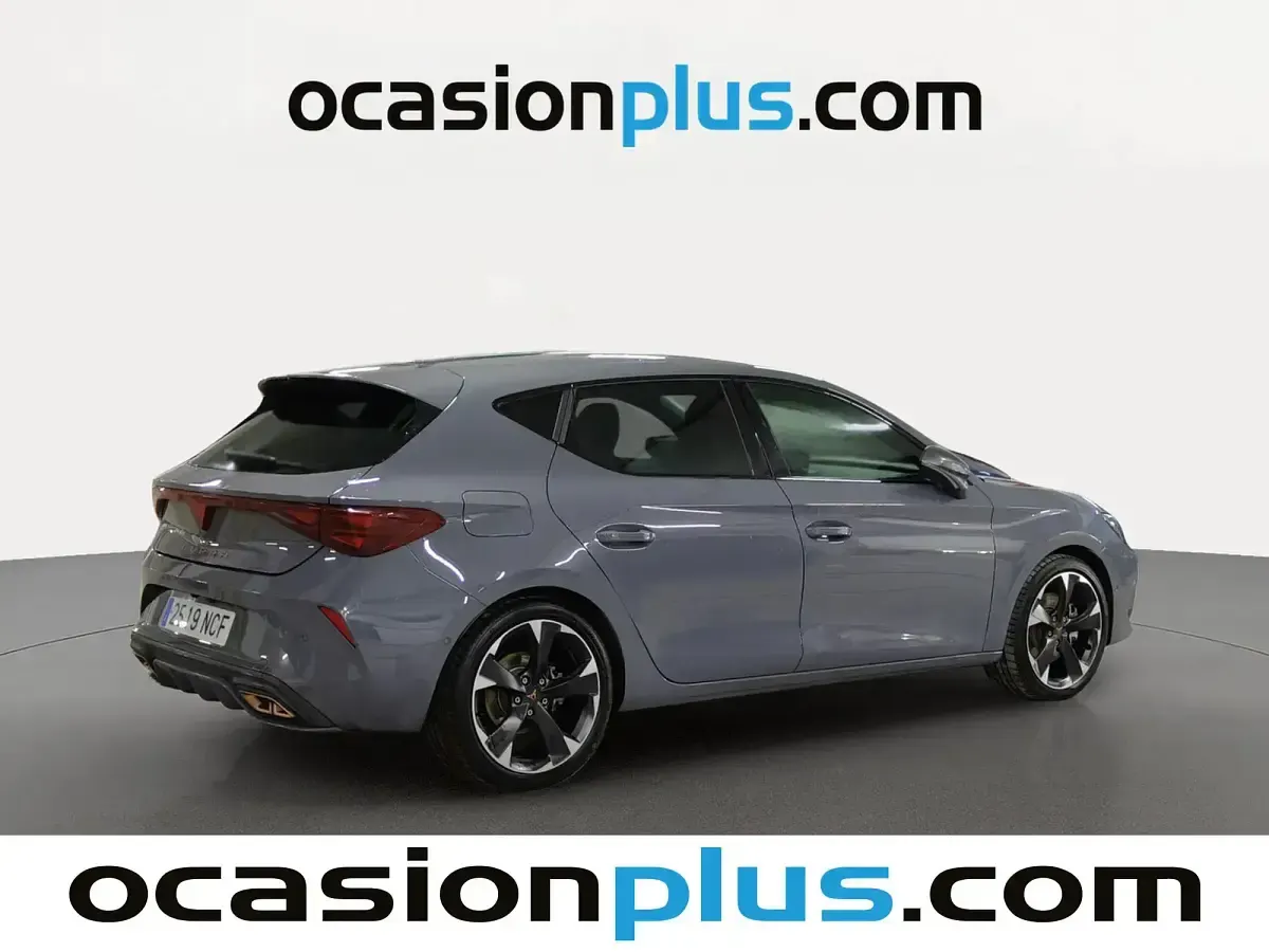 Usado Cupra Leon 204 CV (150 kW) 2025 Gris Berlina