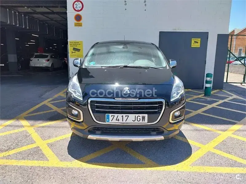 Usado Peugeot 3008 Style 130 CV (95 kW) 2016 Negro Berlina
