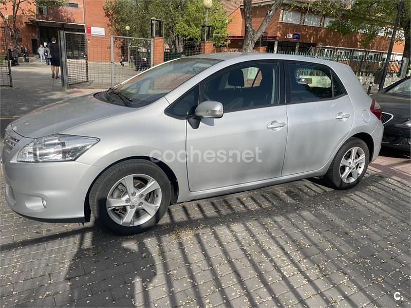 Begagnad Toyota Auris Active 132 HK (97 kW) 2010 Grå Halvkombi