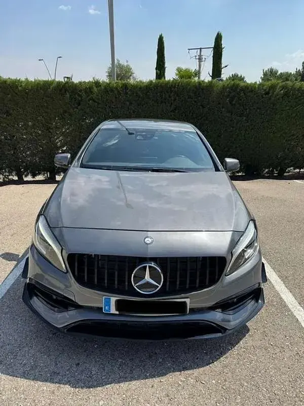 Usado Mercedes A200 136 CV (100 kW) 2017 Gris Utilitario