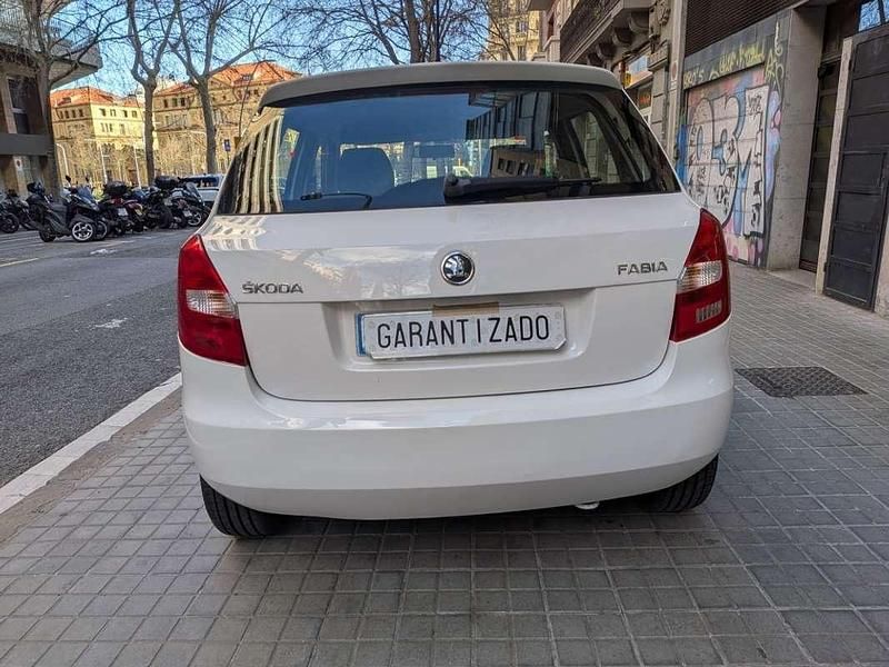 Usado Skoda Fabia 69 CV (50 kW) 2014 Blanco Utilitario