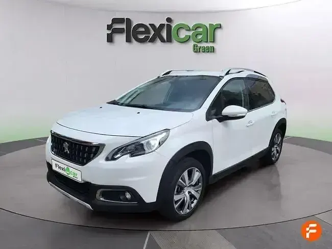 Usado Peugeot 2008 Allure 110 CV (80 kW) 2019 Blanco SUV