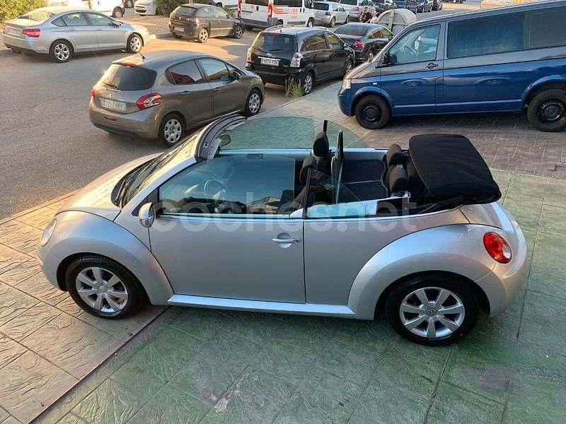 Begagnad VW New Beetle 105 HK (77 kW) 2007 Grå Halvkombi