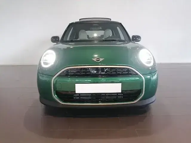 Usado Mini Cooper Favoured 156 CV (114 kW) 2024 Verde Utilitario