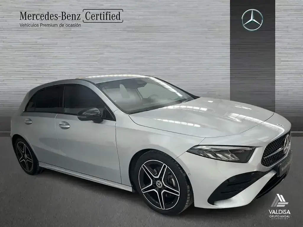Käytetty Mercedes A200 AMG line 150 HP (110 kW) 2025 Harmaa Sedan