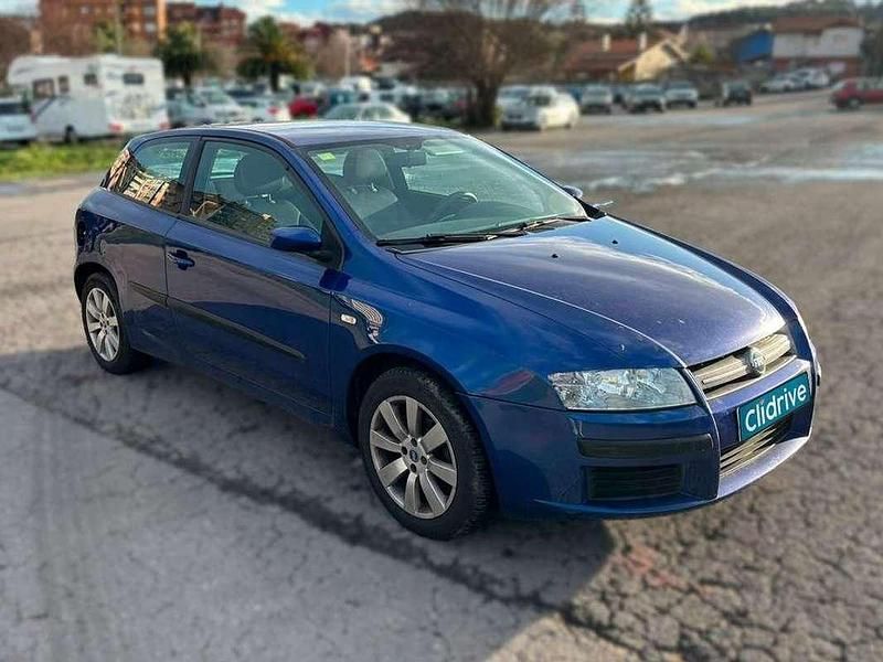 Usado Fiat Stilo 95 CV (69 kW) 2007 Azul Familiar