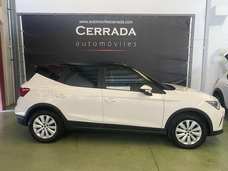 Usado Seat Arona Ecomotive 110 CV (80 kW) 2021 Blanco SUV